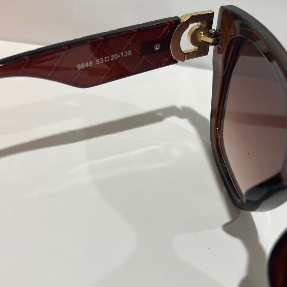 Louis Vuitton Brown Gradient Cat-Eye Sunglasses with Subtle Tortoiseshell - Picture 6 of 9